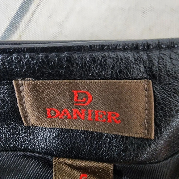 Danier Leather Pencil Skirt Lined Black Size 6 - Picture 3 of 14